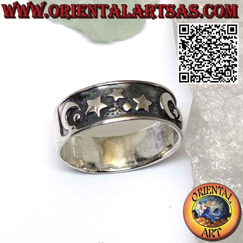 Anillo plata banda ancha con lunas y estrellas en alto relieve