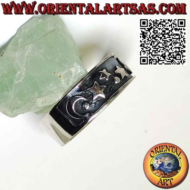 Anillo plata banda ancha con lunas y estrellas en alto relieve