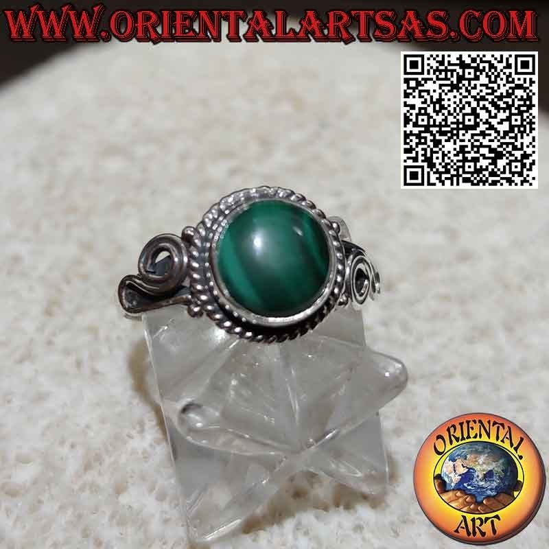 Bague en argent avec malachite naturelle ronde et spirale sur les côtés