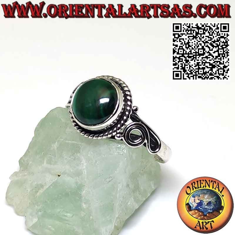 Anello in argento con malachite naturale tonda e spirale sui lati