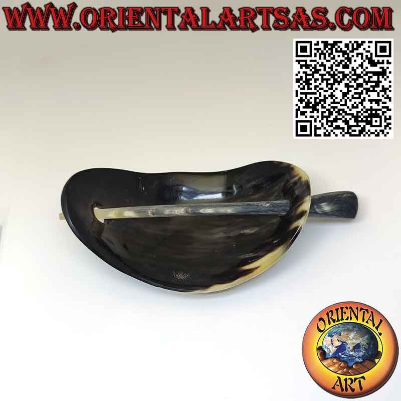 Barrette à cheveux avec bâton concave en corne de buffle et poisson gravé