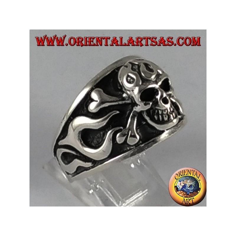 Anello d'argento, teschio pirata