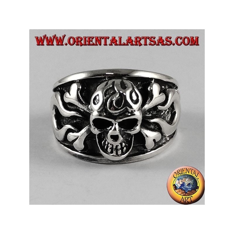 Anillo de plata, cráneo del pirata