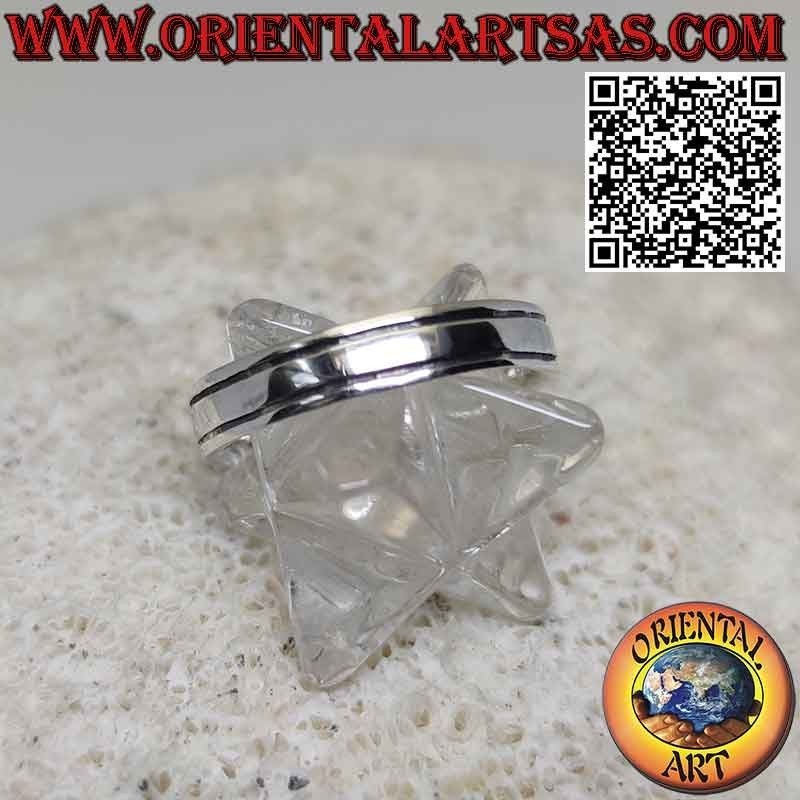 Silver ring with smooth band with 2 parallel engraved lines on the edges