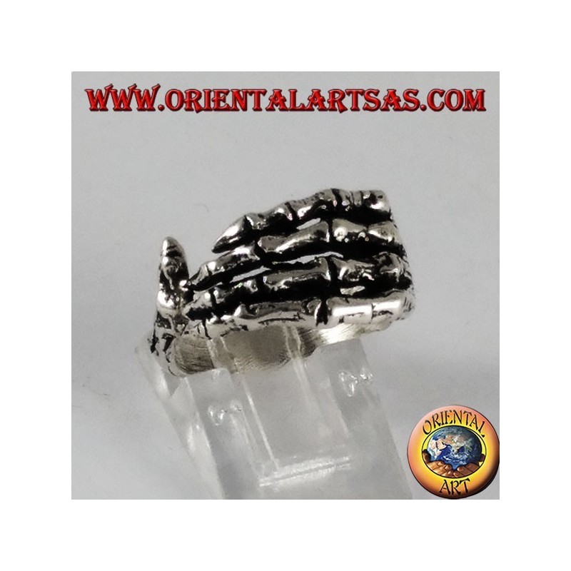 Anello  d'argento, mano di scheletro