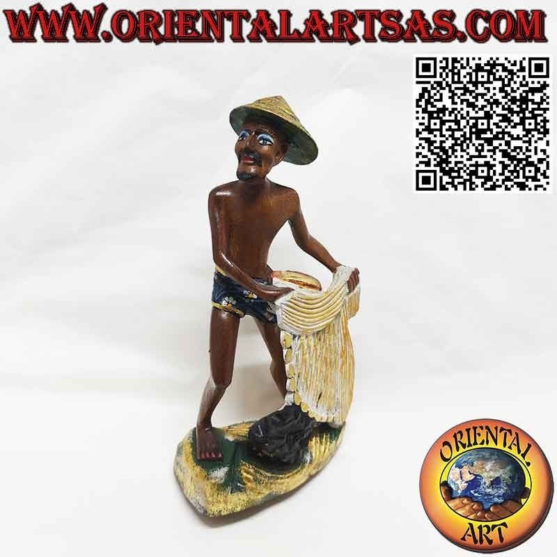 Belle et raffinée sculpture en bois d'un pêcheur au filet