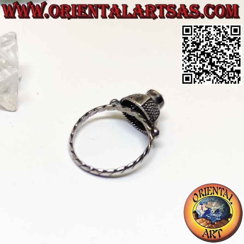 Anello in argento con ametista tonda naturale su montatura a cupola