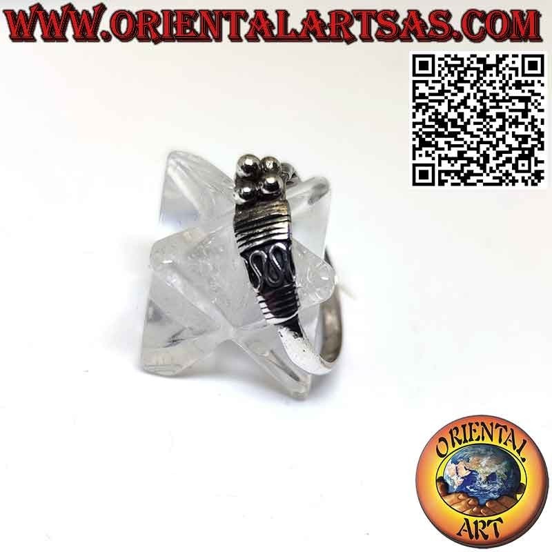 Bague en argent faite à la main avec pyramide de sphères et vagues sur les côtés