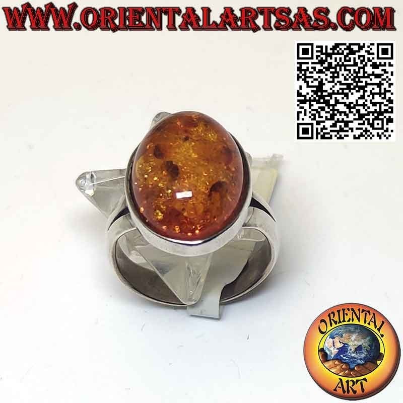 Anello in argento con una bellissima ambra ovale su montatura semplice