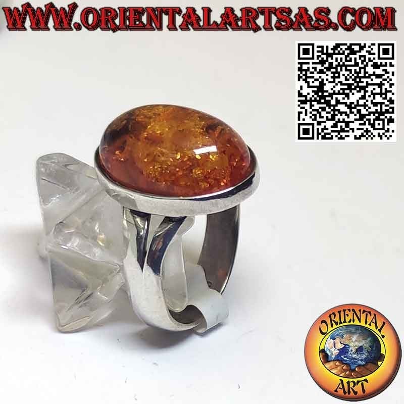 Bague en argent avec un bel ambre ovale dans un cadre simple