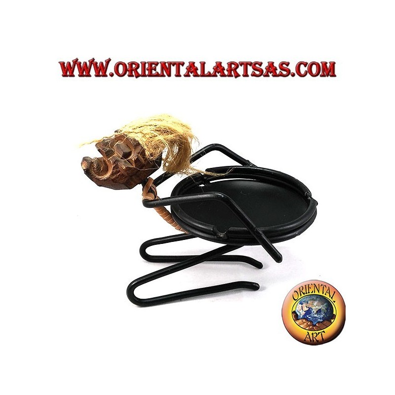 Cendrier sur le fer arrière tribal