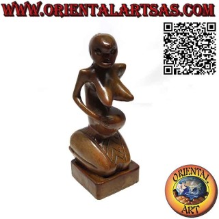 Scultura ancestrale della dea abbondanza in legno di provenienza Papua