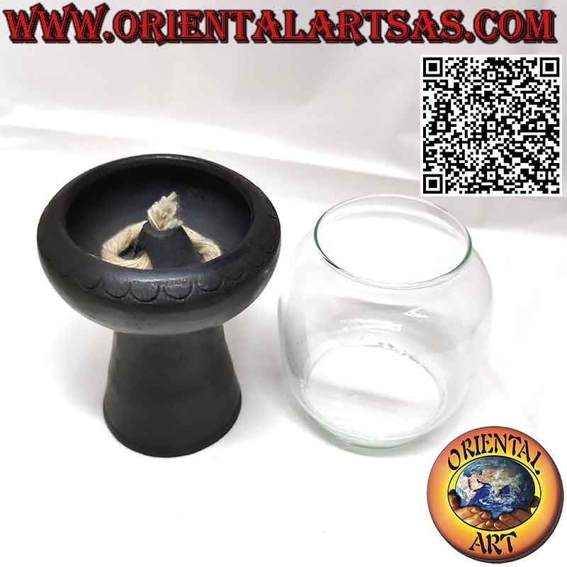 Lámpara de aceite alta de terracota con pantalla de vidrio hecha a mano.