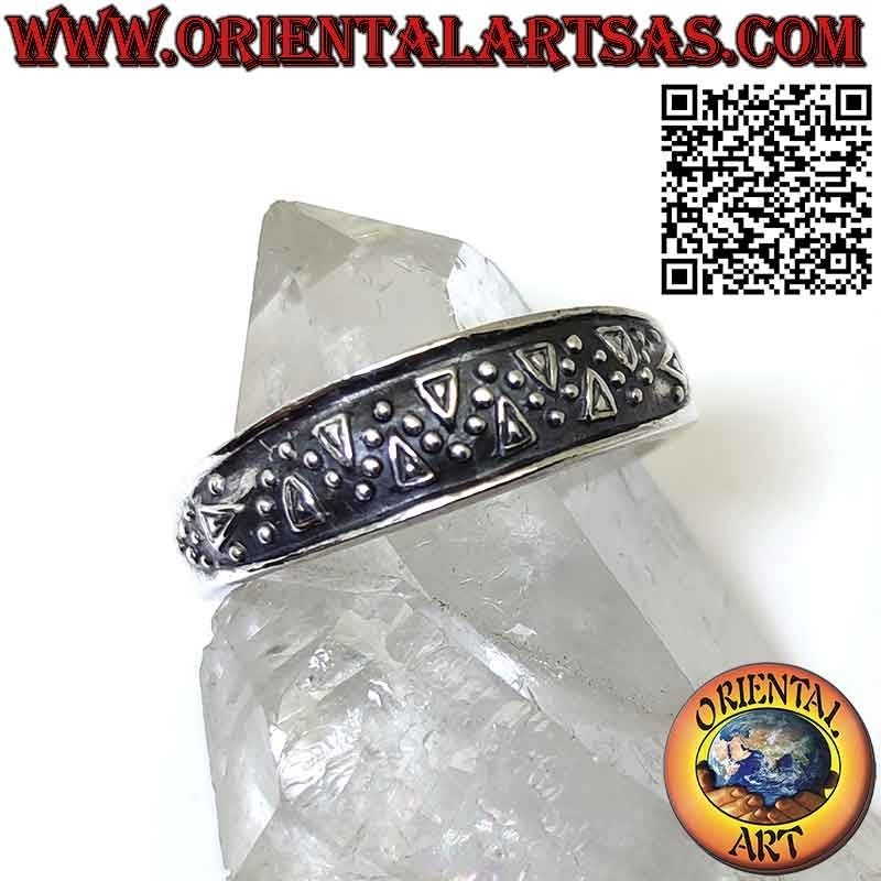 Bague en argent avec motif de vagues en pointillés en haut relief