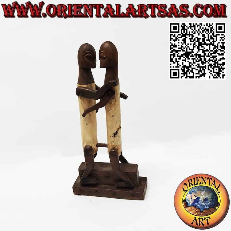 Scultura coppia in amore Dayak Borneo in osso ebano primitiva tribale