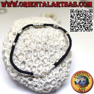 Gewachstes Fadenarmband mit Tribal-Einsätzen (Karen) in 999‰ er Silber