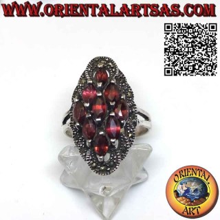 Bague en argent bobine avec 9 grenats navette entourés de marcassite