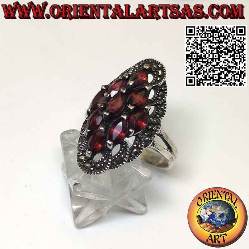 Anello in argento spoletta con 9 granati a navetta contornato marcasite