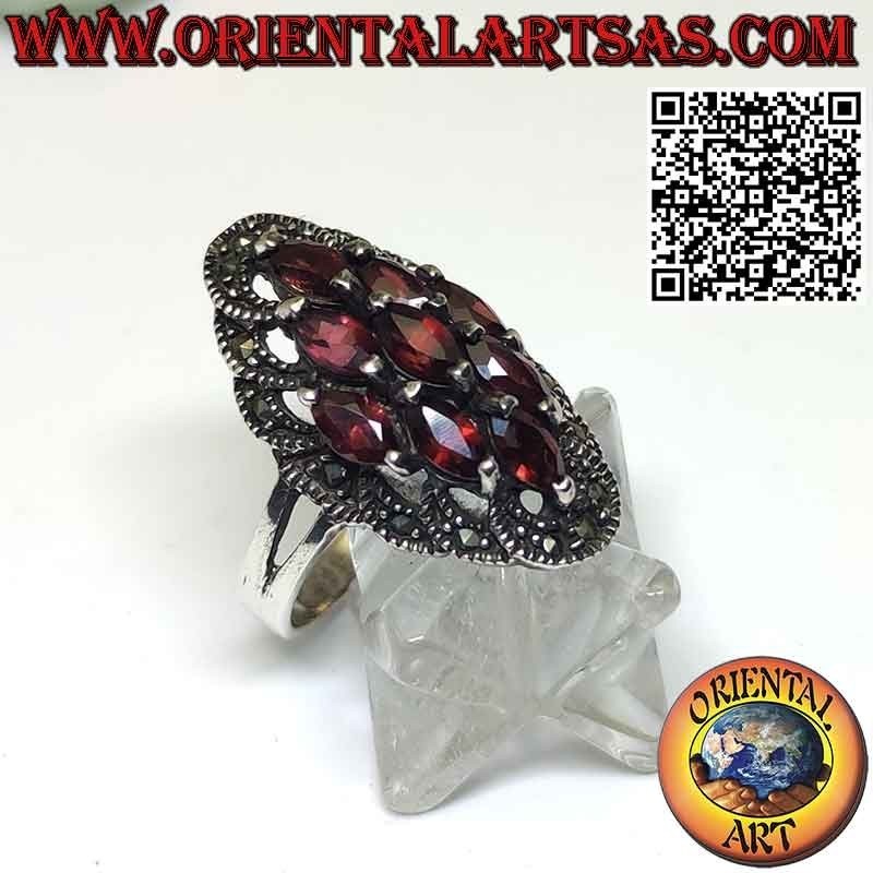 Bague en argent bobine avec 9 grenats navette entourés de marcassite