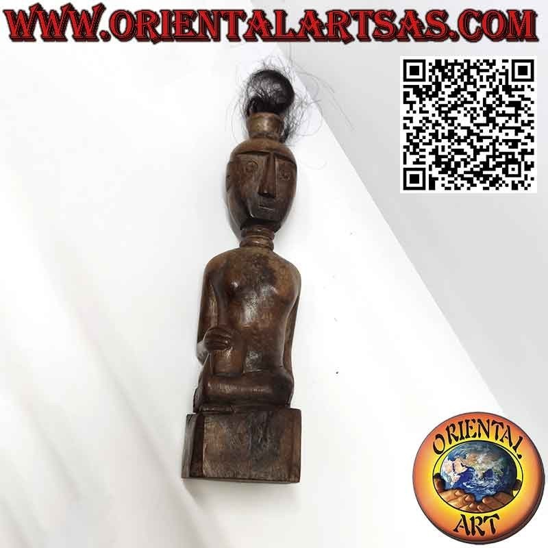 Rara escultura ancestral de ébano de un antepasado inmortal dayak de Borneo