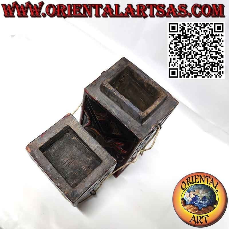 Scatola antica per medicina in legno intagliata e decorata Borneo Dayak