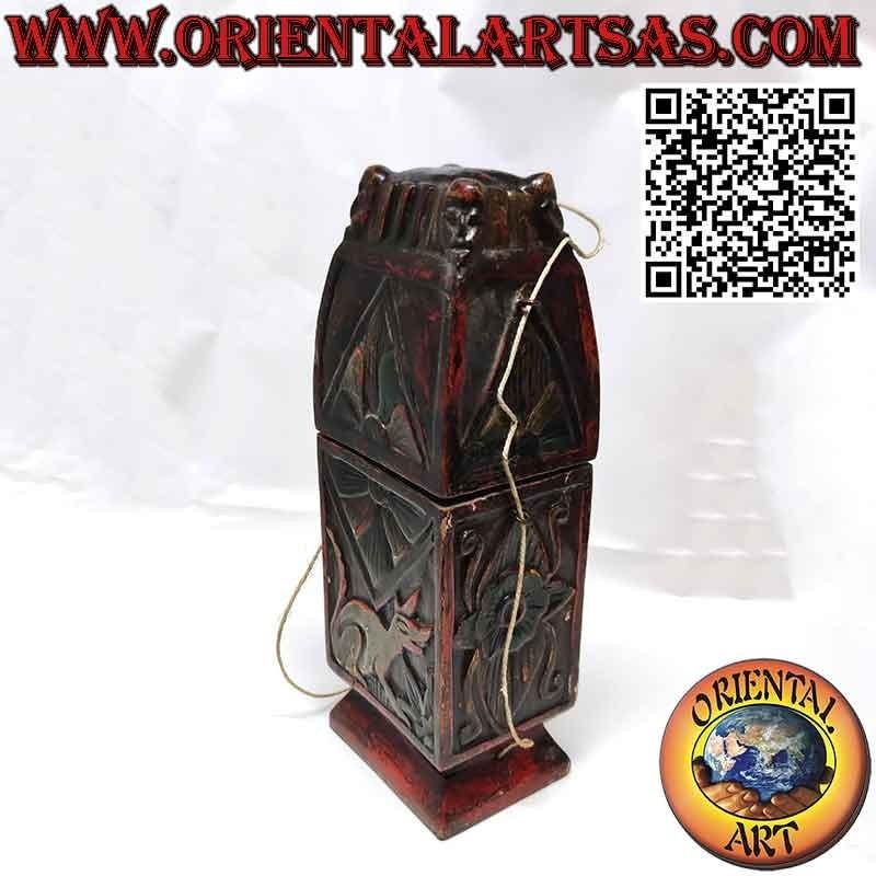 Antiguo botiquín de madera tallado y decorado Borneo Dayak