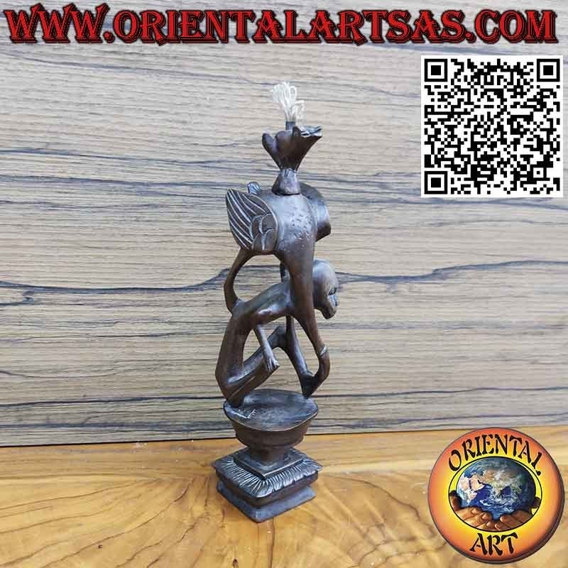 Rare sculpture en ébène d'un homme, d'un pélican et d'une chauve-souris illuminée