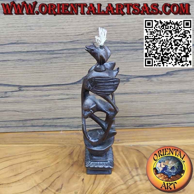 Rara escultura de ébano de un hombre, un pelícano y un murciélago iluminado