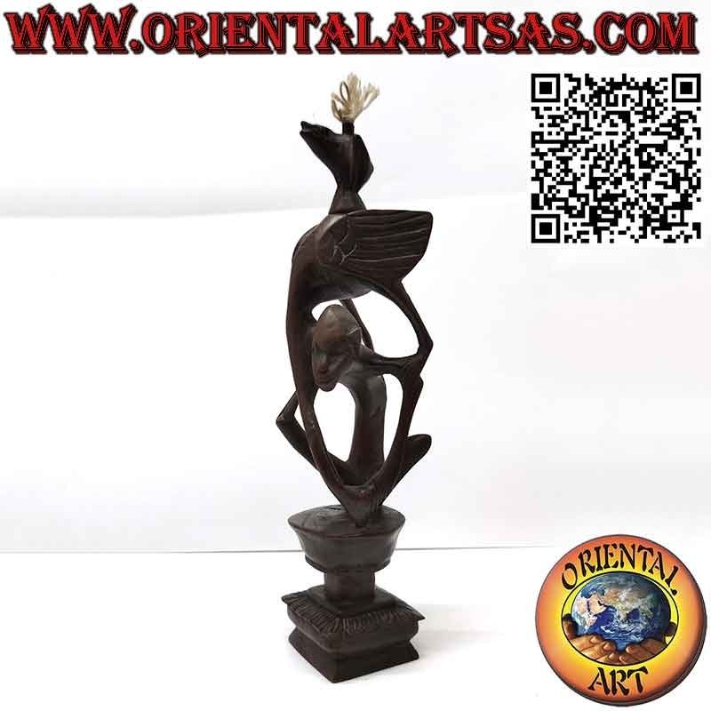 Rare sculpture en ébène d'un homme, d'un pélican et d'une chauve-souris illuminée