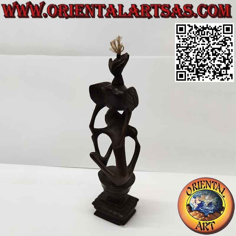 Rara escultura de ébano de un hombre, un pelícano y un murciélago iluminado