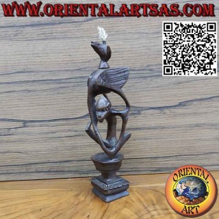 Seltene Ebenholzskulptur eines Mannes, eines Pelikans und einer beleuchteten Fledermaus