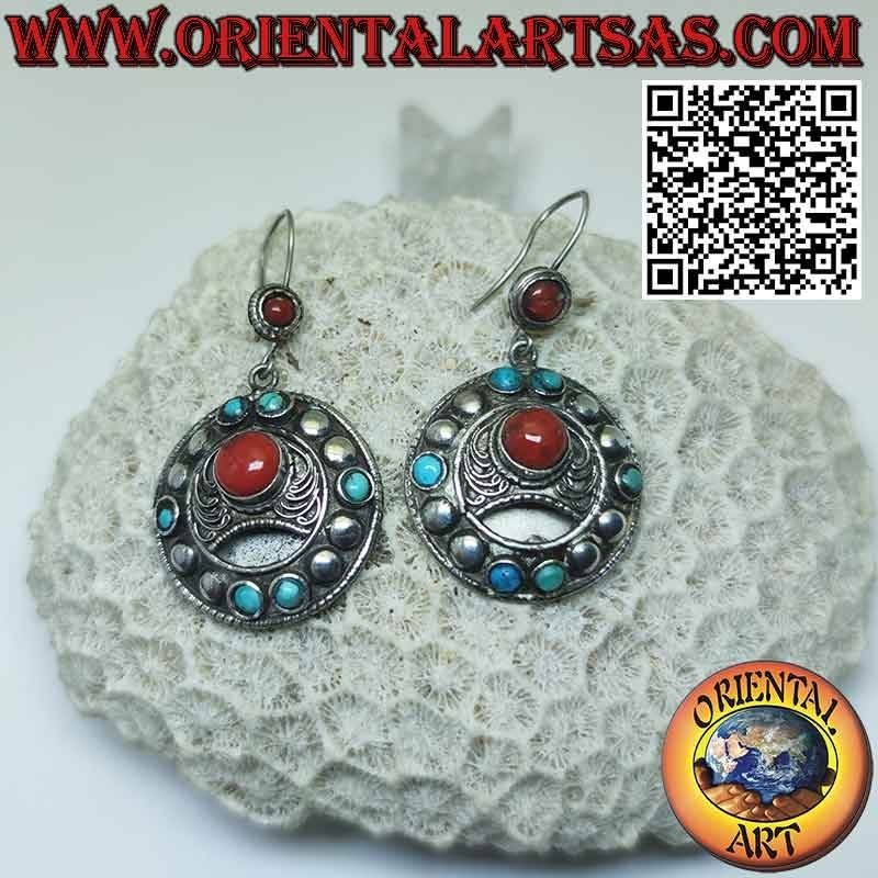 Pendientes redondos de plata con tachuelas y filigrana con coral y turquesa