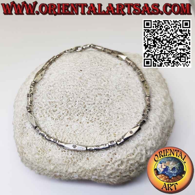 Bracelet en argent avec cylindres filetés et prisme fabriqué par les Karen