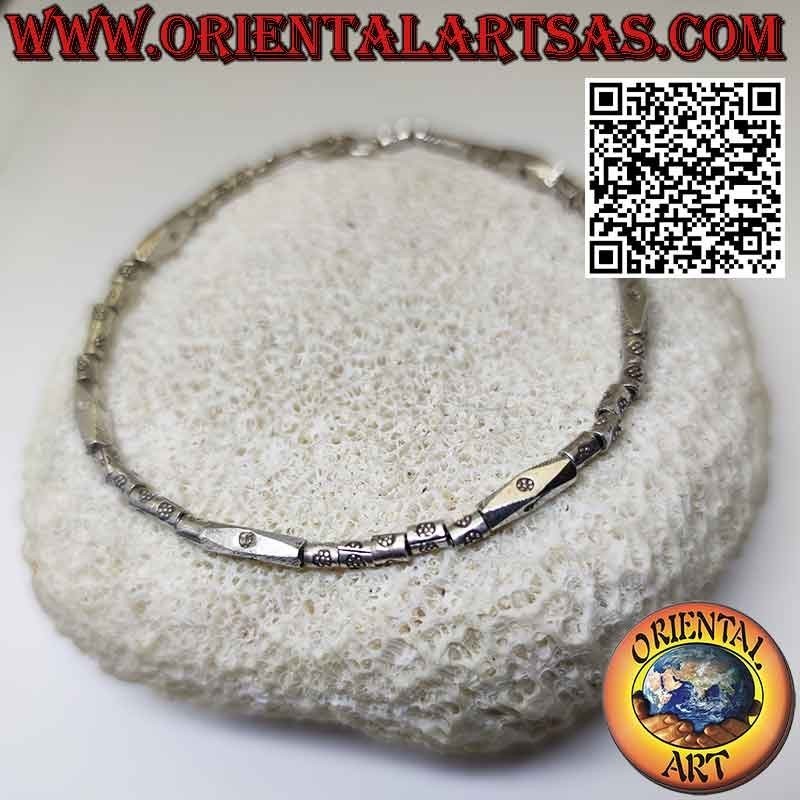 Bracelet en argent avec cylindres filetés et prisme fabriqué par les Karen