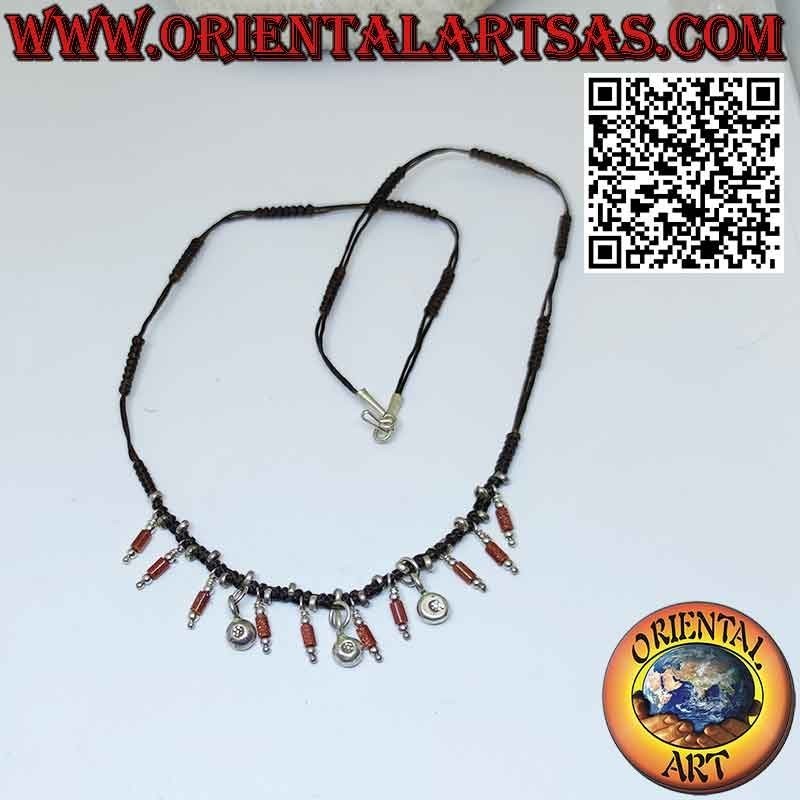 Karen-Halskette aus gewachstem Garn mit Silberschmuck und Sonnenstein