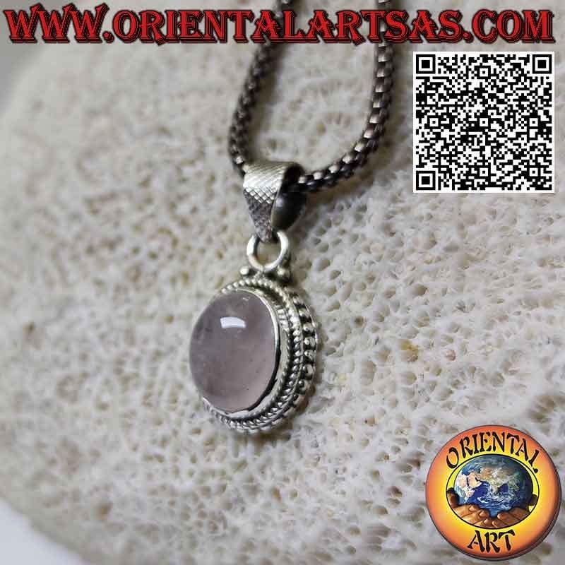 Colgante de plata con borde entrelazado de cuarzo rosa ovalado y esferas