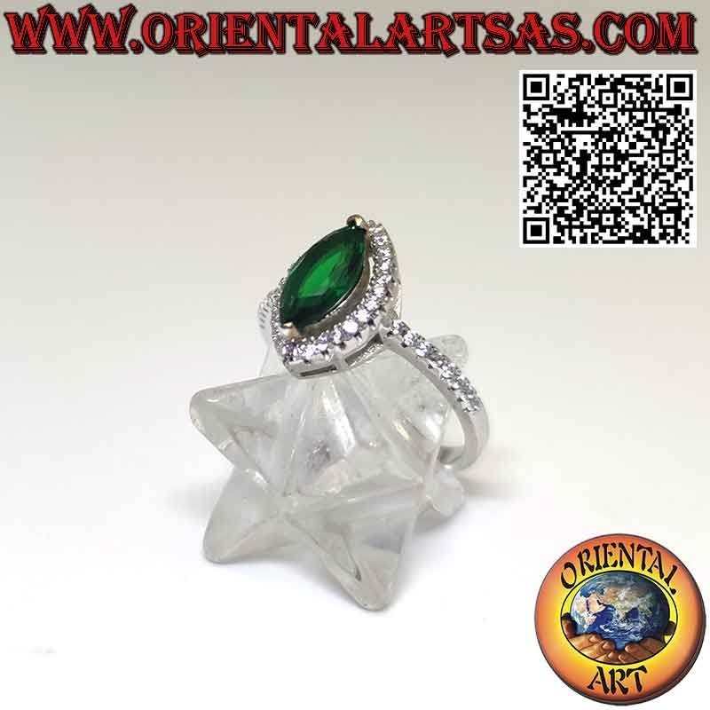 Bague en argent avec émeraude de synthèse navette et zircons