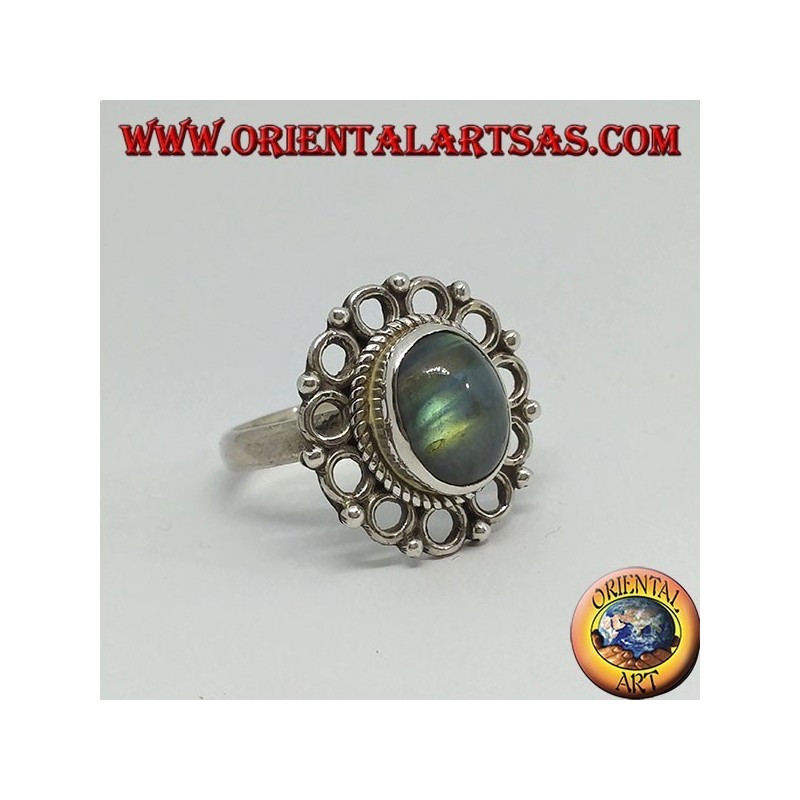 Silberring mit ovalem Labradorit und Rand kleiner Kreise