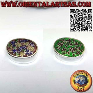 Petit coffret en argent ellipsoïdal ciselé et émaillé floral
