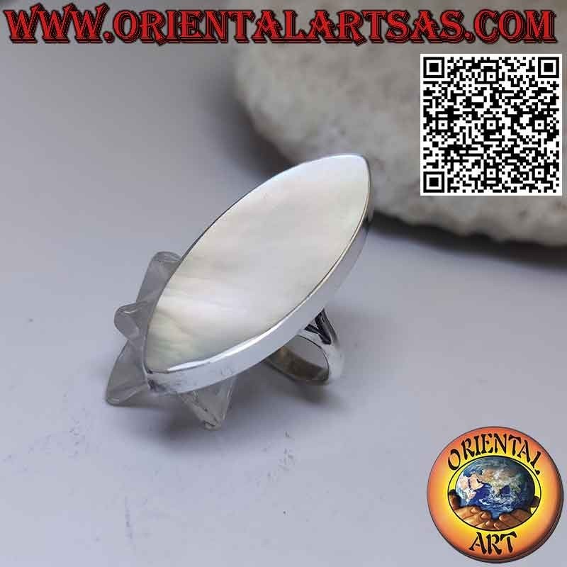 Anillo de plata con carrete largo de nácar borde liso