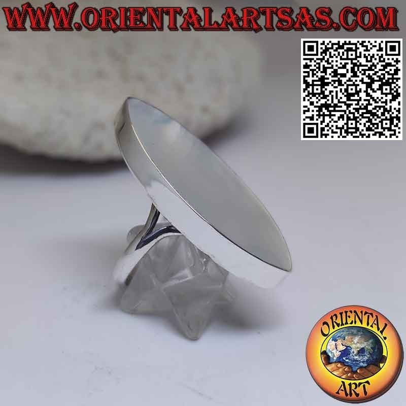 Bague en argent avec une longue bobine de nacre bord lisse