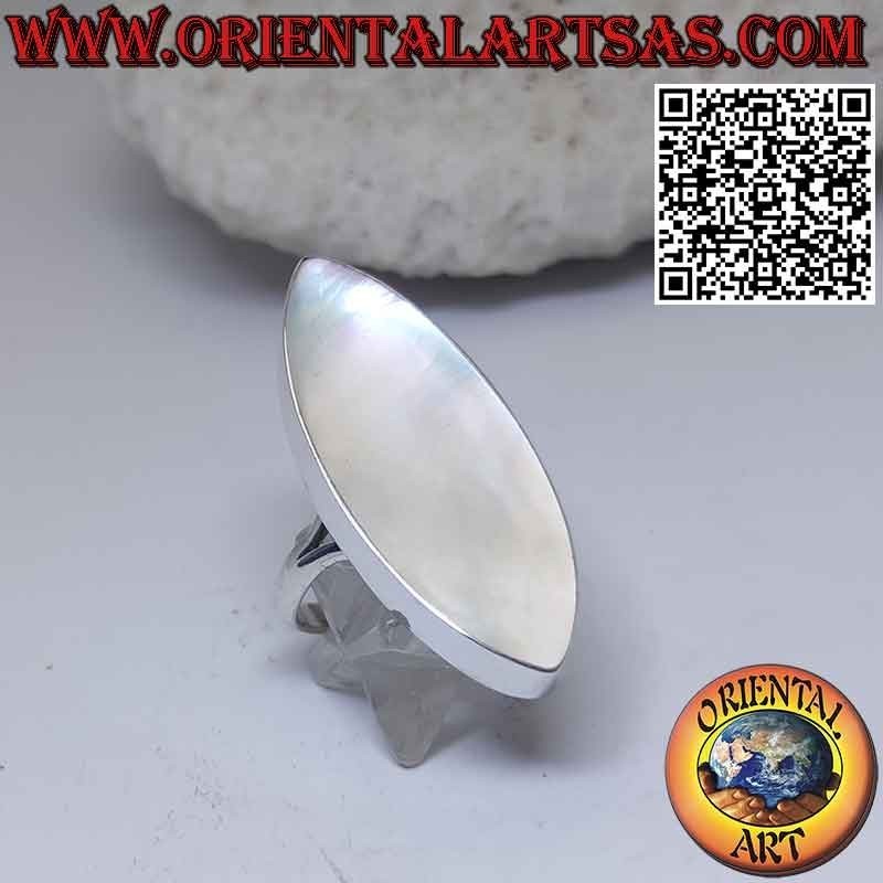 Anillo de plata con carrete largo de nácar borde liso