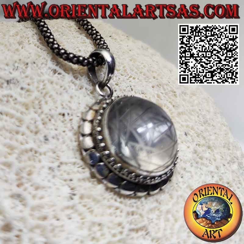Pendentif en argent Sri Yantra gravé en cristal de roche et bordure cloutée