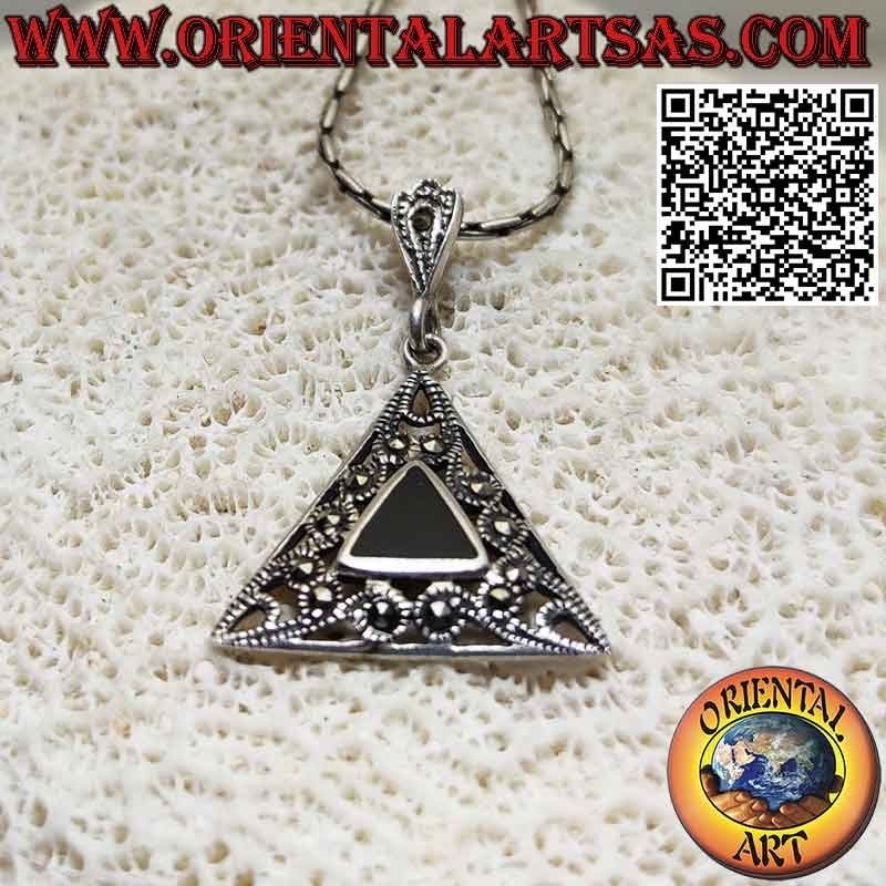 Pendentif triangulaire en argent avec onyx triangulaire entouré de marcassite