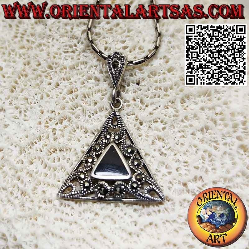 Ciondolo in argento triangolare con onice triangolare contornata da marcasite
