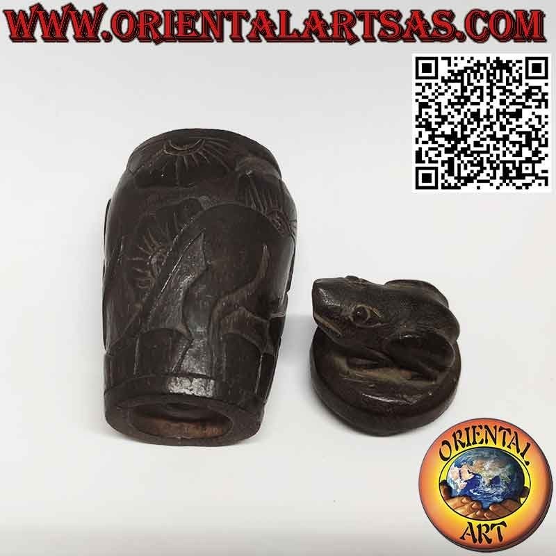 Round medicine box in hand-inlaid wood with frog on the cap