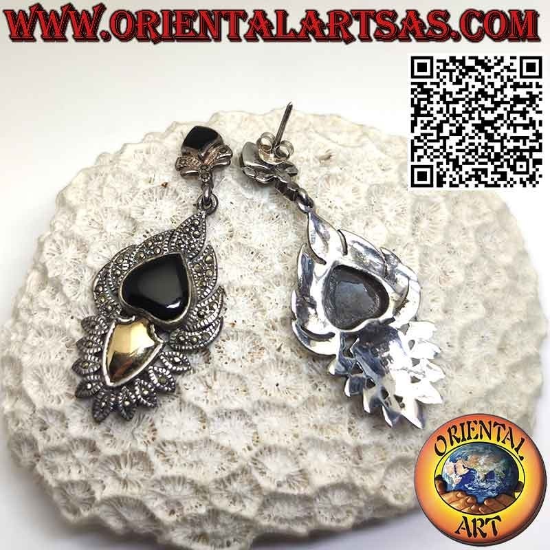 Orecchini in argento, con onice a cuore, piastrina in oro e marcassite