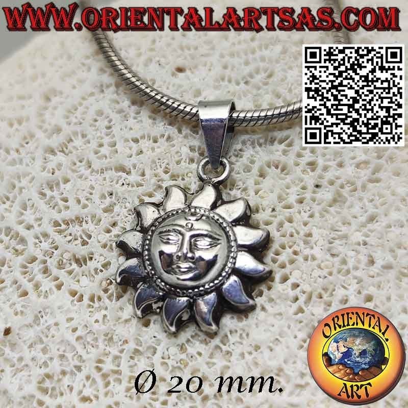 Colgante de plata con forma de sol y cara hecho a mano en Nepal 20mm. O