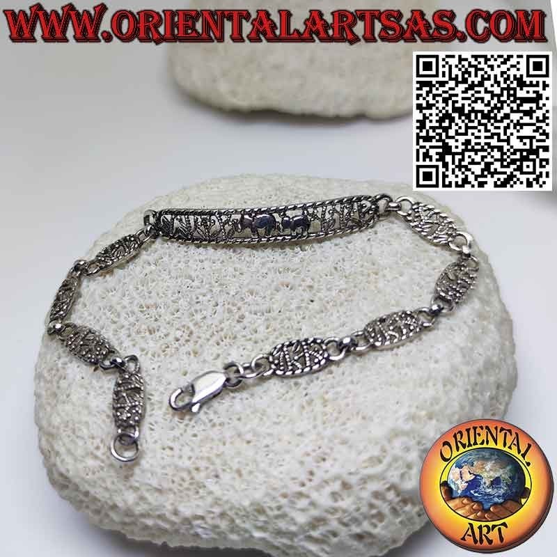 Halbstarres Armband aus 925er Silber mit 2 geschnitzten Elefanten in der Mitte