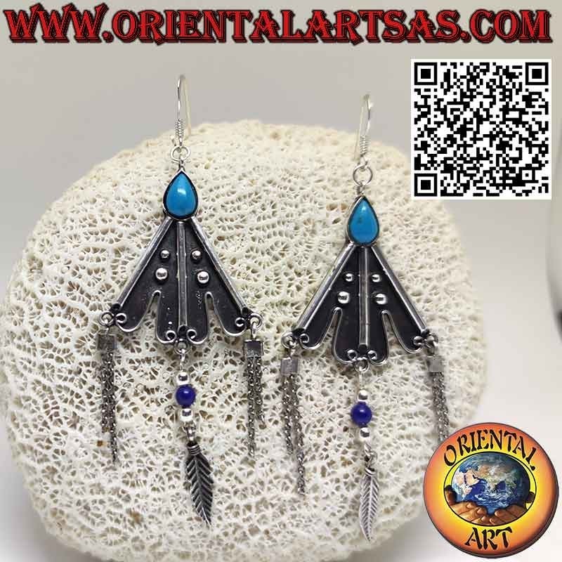 Pendientes triangulares de plata con colgantes de turquesas y plumas